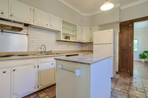 Kitchen - 49 Arcadia Ave, Lakeside Park, KY 41017 photo 2 of 3