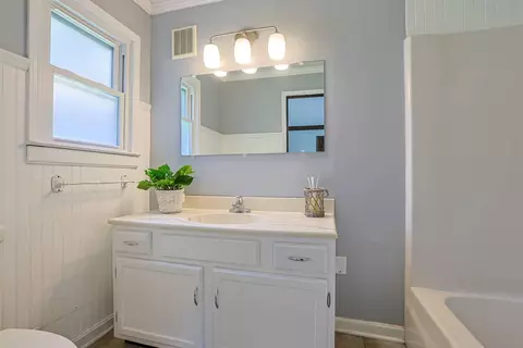 Bath - 49 Arcadia Ave, Lakeside Park, KY 41017 photo 1 of 2