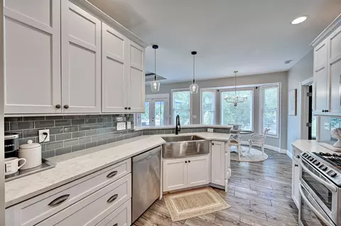 Kitchen - 847 Pinehurst Dr, Edgewood, KY 41017 photo 2 of 4