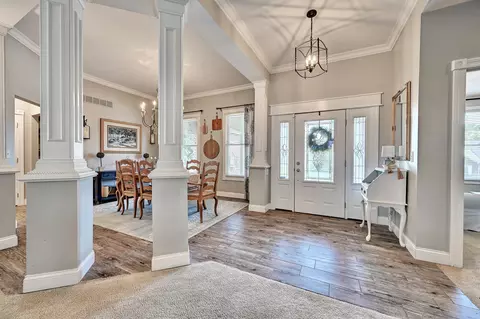 Entry Way - 847 Pinehurst Dr, Edgewood, KY 41017 photo 1 of 4