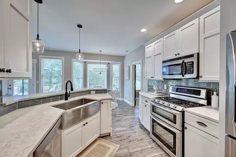 Kitchen - 847 Pinehurst Dr, Edgewood, KY 41017 photo 3 of 4