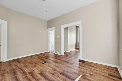 Living - 1809 Russell St, Covington, KY 41014 photo 3 of 6