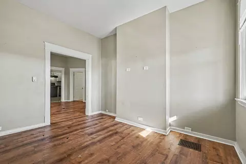 Living - 1809 Russell St, Covington, KY 41014 photo 5 of 6