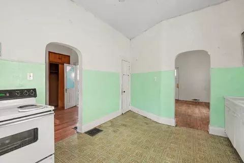 Entry Way - 541 Oak St, Ludlow, KY 41016 photo 1 of 2