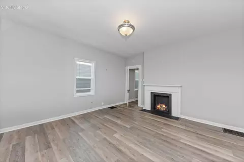 Living - 309 E 13th St, Covington, KY 41011 photo 2 of 4