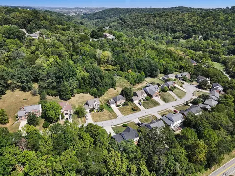 View/Area - 1988 Crescent Ter, Crescent Springs, KY 41017 photo 4 of 5