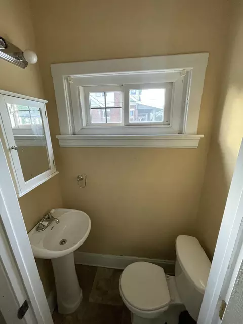 Bath - 1822 Jefferson Ave, Covington, KY 41014 photo 1 of 2