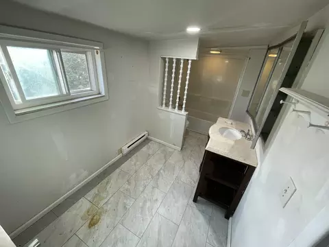 Bath - 1822 Jefferson Ave, Covington, KY 41014 photo 2 of 2