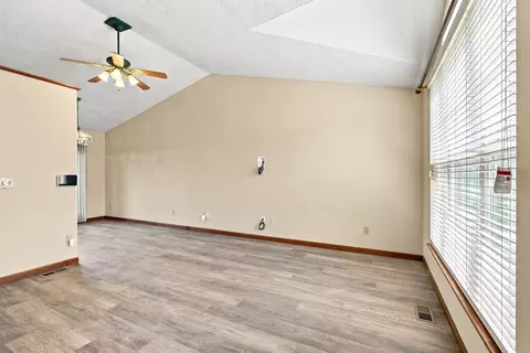 Living - 3738 Jonathan Dr, Hebron, KY 41048 photo 2 of 4
