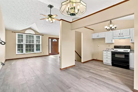 Living - 3738 Jonathan Dr, Hebron, KY 41048 photo 3 of 4