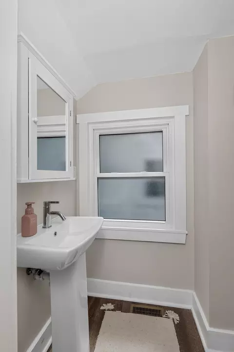 Bath - 1826 Scott Blvd, Covington, KY 41014 photo 6 of 6