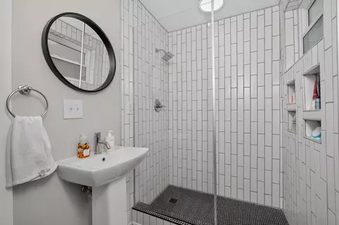 Bath - 1826 Scott Blvd, Covington, KY 41014 photo 3 of 6