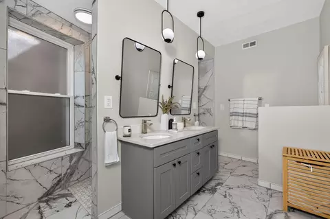 Bath - 1826 Scott Blvd, Covington, KY 41014 photo 4 of 6