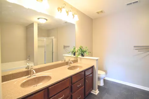 Bath - 2205 Rolling Hills Dr, Covington, KY 41017 photo 1 of 6
