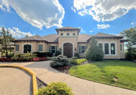Exterior - 2205 Rolling Hills Dr, Covington, KY 41017 photo 3 of 7