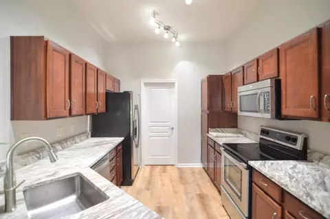 Kitchen - 2205 Rolling Hills Dr, Covington, KY 41017 photo 4 of 10
