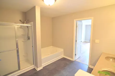 Bath - 2205 Rolling Hills Dr, Covington, KY 41017 photo 2 of 6