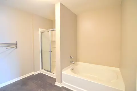 Bath - 2205 Rolling Hills Dr, Covington, KY 41017 photo 4 of 6
