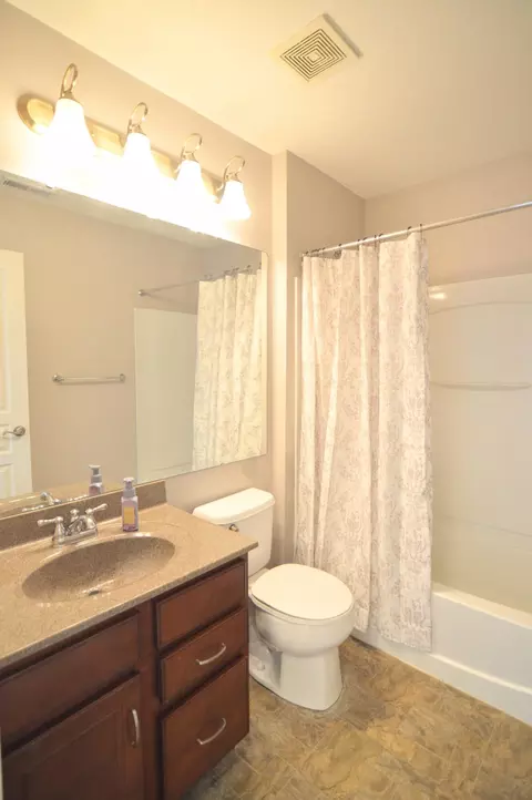 Bath - 2205 Rolling Hills Dr, Covington, KY 41017 photo 6 of 6