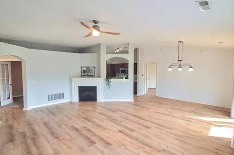 Living - 2205 Rolling Hills Dr, Covington, KY 41017 photo 4 of 8