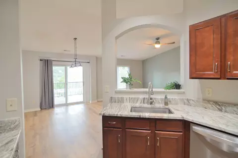 Kitchen - 2205 Rolling Hills Dr, Covington, KY 41017 photo 8 of 10