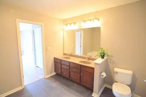 Bath - 2205 Rolling Hills Dr, Covington, KY 41017 photo 5 of 6