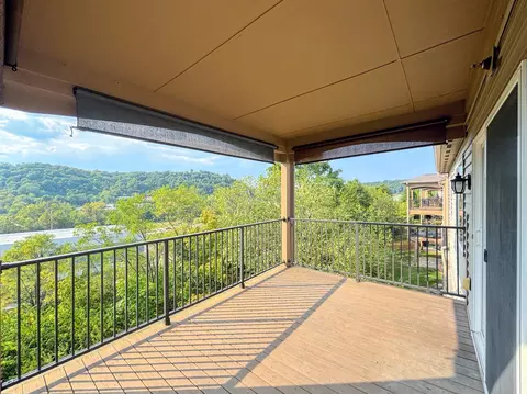 Exterior - 2205 Rolling Hills Dr, Covington, KY 41017 photo 6 of 7