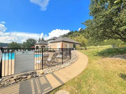 Exterior - 2205 Rolling Hills Dr, Covington, KY 41017 photo 4 of 7