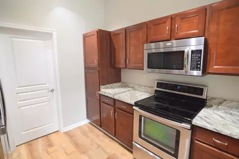 Kitchen - 2205 Rolling Hills Dr, Covington, KY 41017 photo 7 of 10