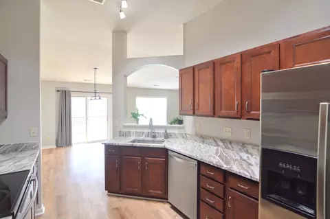 Kitchen - 2205 Rolling Hills Dr, Covington, KY 41017 photo 9 of 10