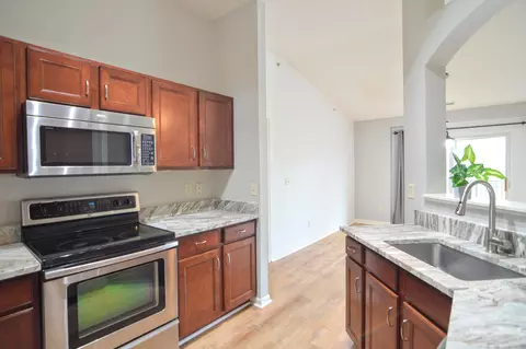 Kitchen - 2205 Rolling Hills Dr, Covington, KY 41017 photo 6 of 10