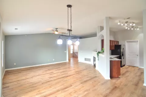 Living - 2205 Rolling Hills Dr, Covington, KY 41017 photo 6 of 8
