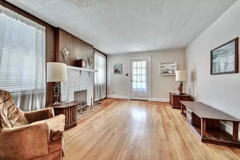 Living - 1116 Cecelia Ave, Park Hills, KY 41011 photo 1 of 2
