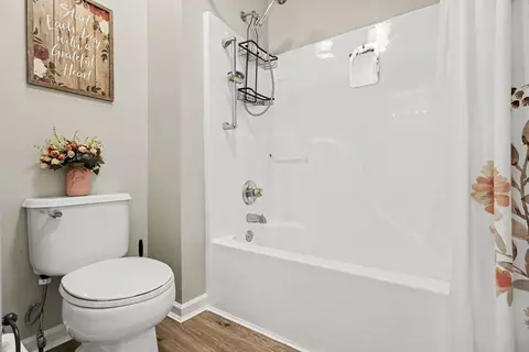 Bath - 2250 Gribble Dr, Covington, KY 41017 photo 2 of 5
