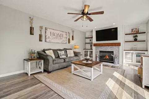 Living - 2250 Gribble Dr, Covington, KY 41017 photo 1 of 2