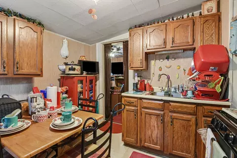 Kitchen - 3605 Glenn Ave, Covington, KY 41015 photo 5 of 5