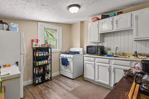 Kitchen - 3605 Glenn Ave, Covington, KY 41015 photo 2 of 5