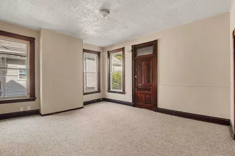 Living - 3605 Glenn Ave, Covington, KY 41015 photo 2 of 3