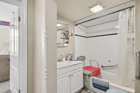 Bath - 3605 Glenn Ave, Covington, KY 41015 photo 2 of 3