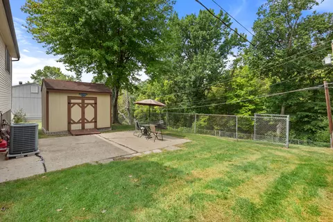 Exterior - 8 Crystal Lake Dr, Covington, KY 41017 photo 4 of 7