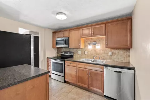 Kitchen - 8 Crystal Lake Dr, Covington, KY 41017 photo 2 of 2
