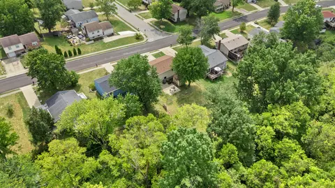 View/Area - 8 Crystal Lake Dr, Covington, KY 41017 photo 4 of 7