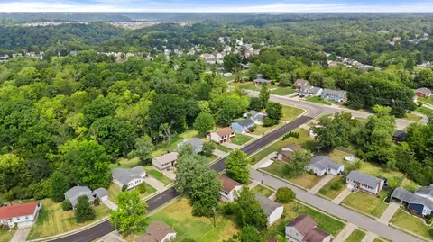View/Area - 8 Crystal Lake Dr, Covington, KY 41017 photo 3 of 7