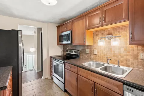 Kitchen - 8 Crystal Lake Dr, Covington, KY 41017 photo 1 of 2