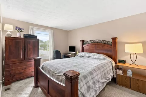 Bedroom - 8 Crystal Lake Dr, Covington, KY 41017 photo 4 of 4