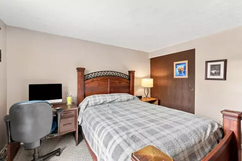 Bedroom - 8 Crystal Lake Dr, Covington, KY 41017 photo 1 of 4