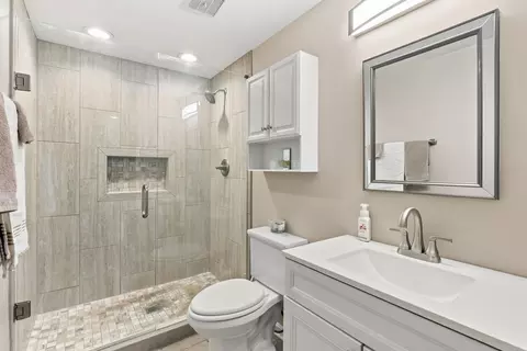 Bath - 8 Crystal Lake Dr, Covington, KY 41017 photo 1 of 3