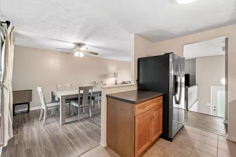 Entry Way - 8 Crystal Lake Dr, Covington, KY 41017 photo 1 of 2