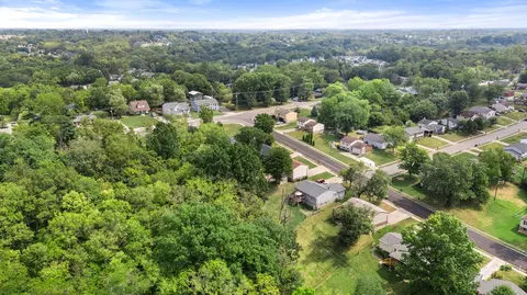 View/Area - 8 Crystal Lake Dr, Covington, KY 41017 photo 5 of 7