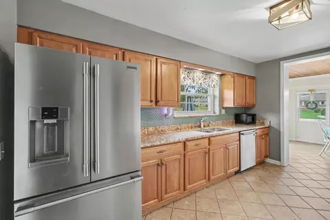 Kitchen - 112 Warwick Ct, Crestview Hills, KY 41017 photo 2 of 3